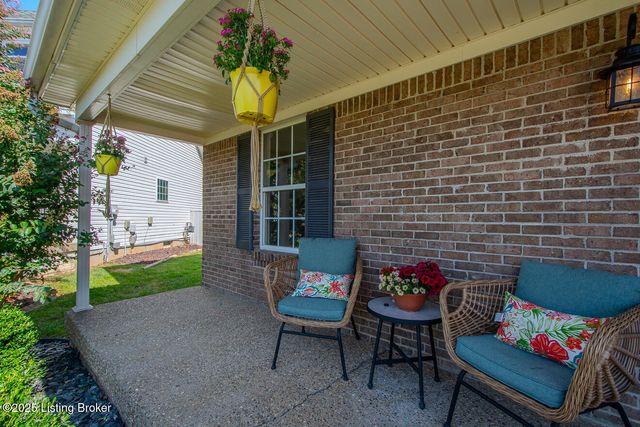 6909 Samuel Long Way, Louisville, KY 40229