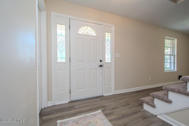 6909 Samuel Long Way, Louisville, KY 40229