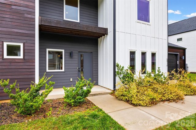 5916 Pepper Bush Lane, Charlotte, NC 28212