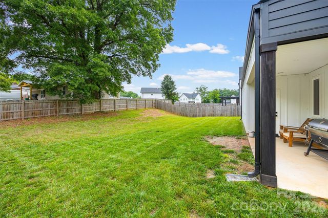 5916 Pepper Bush Lane, Charlotte, NC 28212