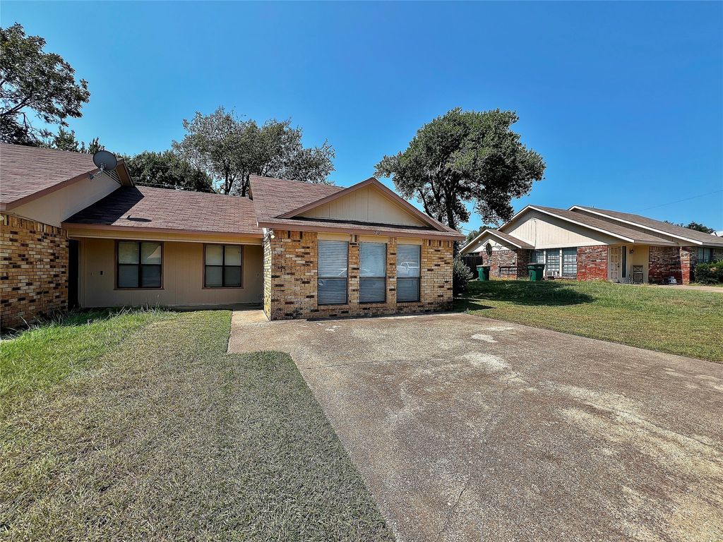 719 Hillcrest Court, Cedar Hill, TX 75104