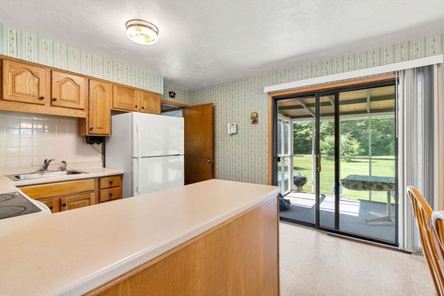 97 Fitch Rd, Lancaster, MA 01523