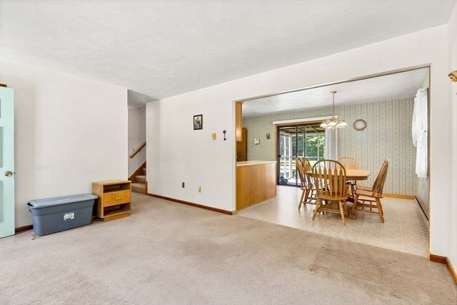 97 Fitch Rd, Lancaster, MA 01523