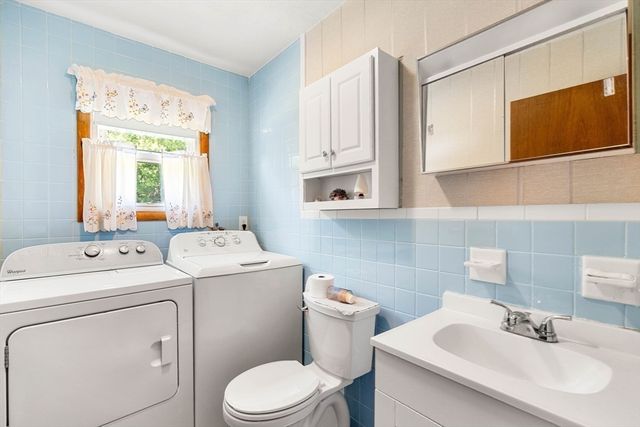 97 Fitch Rd, Lancaster, MA 01523