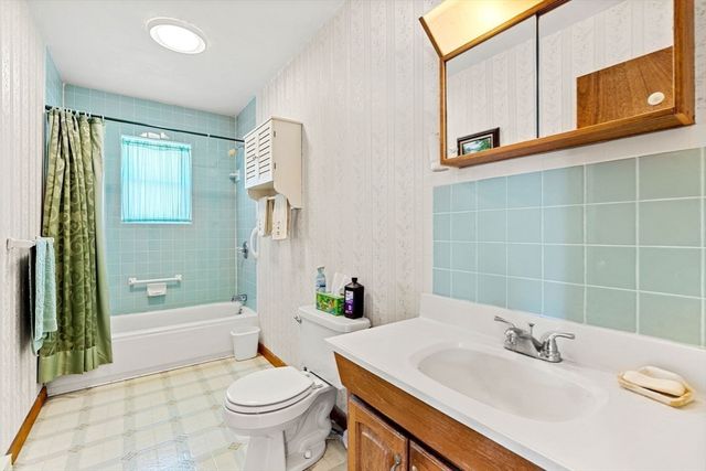 97 Fitch Rd, Lancaster, MA 01523