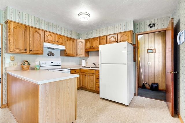 97 Fitch Rd, Lancaster, MA 01523