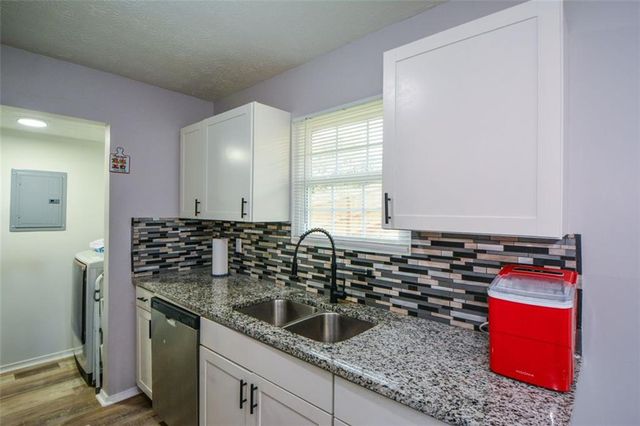 1126 Mainstreet Valley Drive, Stone Mountain, GA 30088