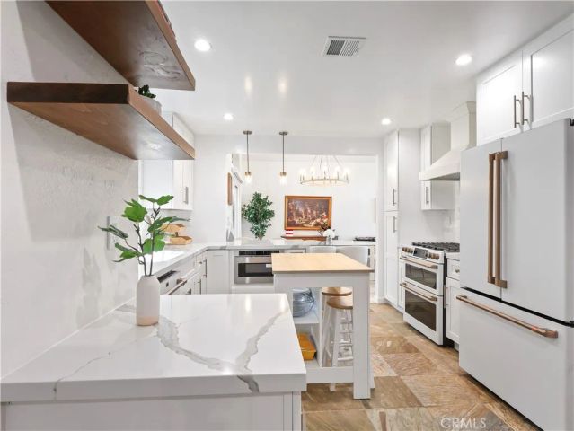 7819 Goldmine Lane, Lake Balboa, CA 91406