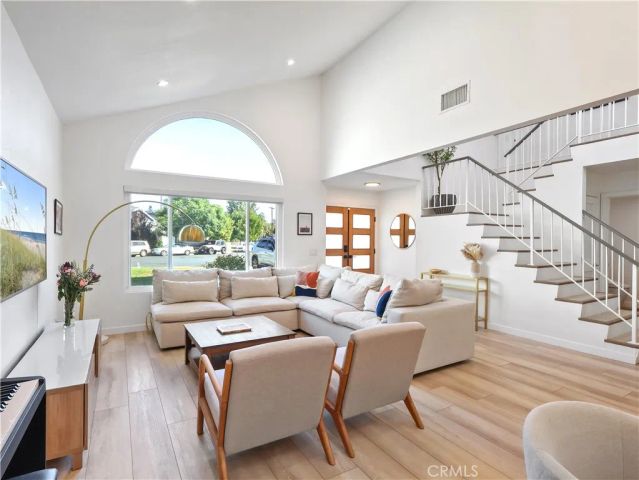 7819 Goldmine Lane, Lake Balboa, CA 91406