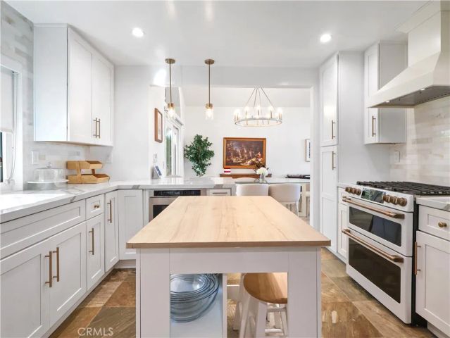 7819 Goldmine Lane, Lake Balboa, CA 91406