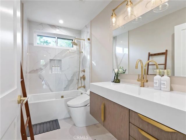 7819 Goldmine Lane, Lake Balboa, CA 91406
