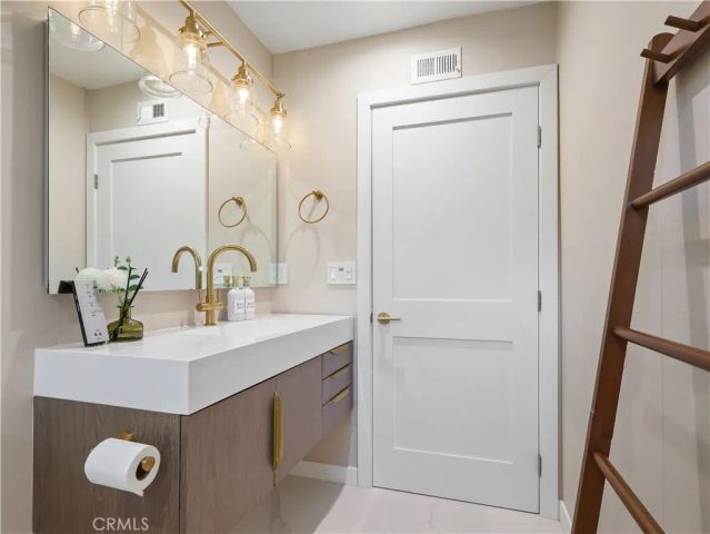 7819 Goldmine Lane, Lake Balboa, CA 91406