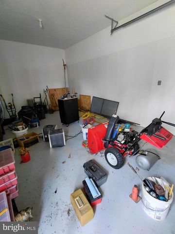 189 HAVEN FARMS CIR, Petersburg, WV 26847