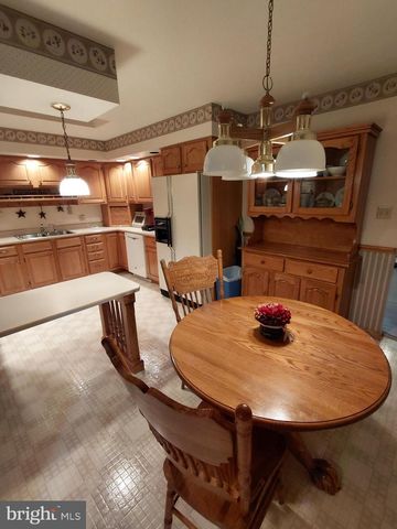 189 HAVEN FARMS CIR, Petersburg, WV 26847