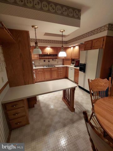 189 HAVEN FARMS CIR, Petersburg, WV 26847