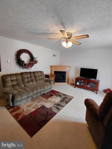 189 HAVEN FARMS CIR, Petersburg, WV 26847