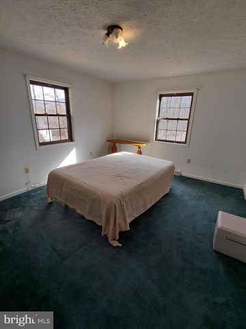 189 HAVEN FARMS CIR, Petersburg, WV 26847