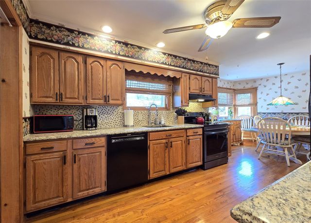17 Ethan Lane, Ronkonkoma, NY 11779