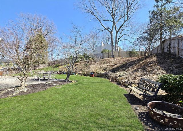 17 Ethan Lane, Ronkonkoma, NY 11779