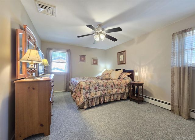 17 Ethan Lane, Ronkonkoma, NY 11779