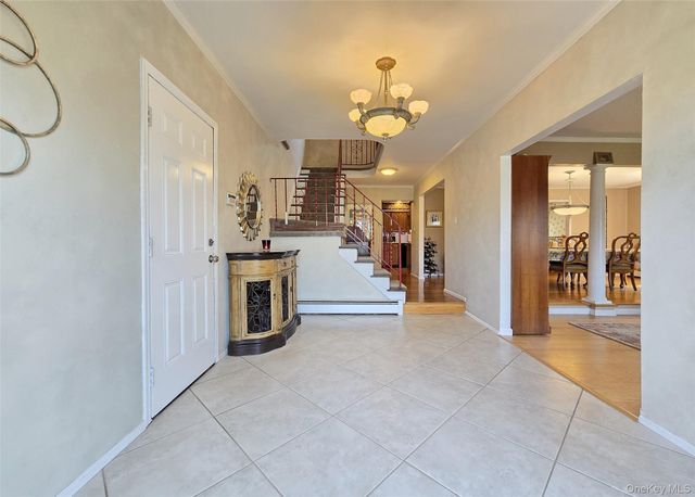 17 Ethan Lane, Ronkonkoma, NY 11779