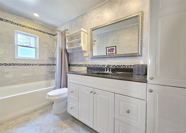 17 Ethan Lane, Ronkonkoma, NY 11779