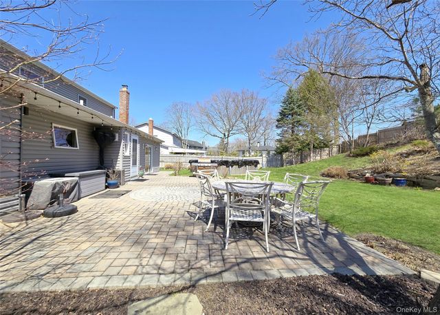 17 Ethan Lane, Ronkonkoma, NY 11779