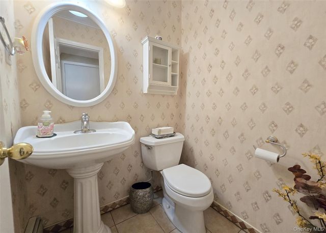 17 Ethan Lane, Ronkonkoma, NY 11779