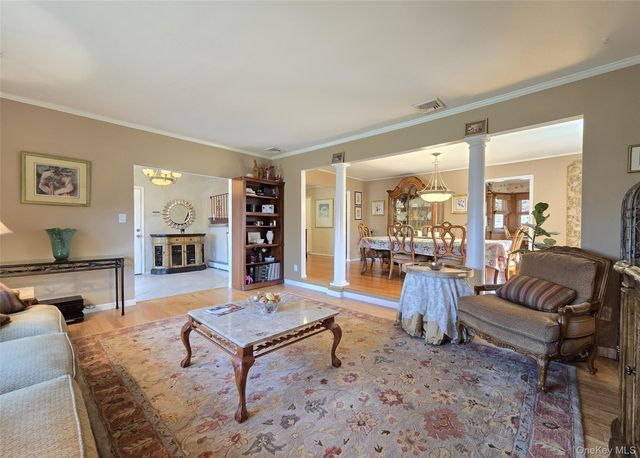 17 Ethan Lane, Ronkonkoma, NY 11779