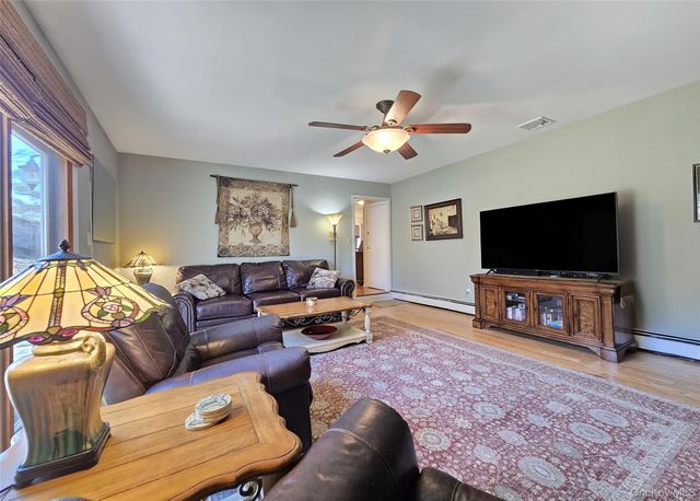 17 Ethan Lane, Ronkonkoma, NY 11779