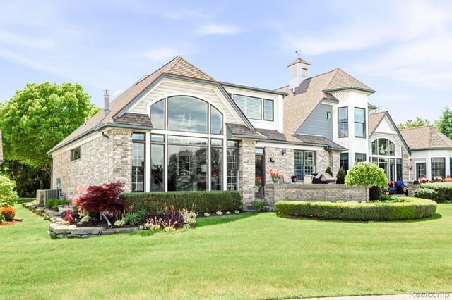 954 Edison Shores Court, Port Huron, MI 48060