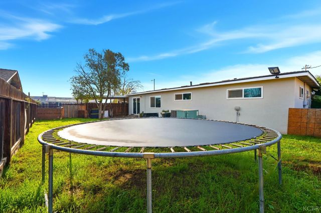 10125 El Toro Way, Hanford, CA 93230
