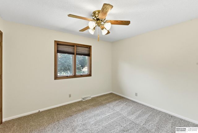 4618 Primrose Lane, Omaha, NE 68157