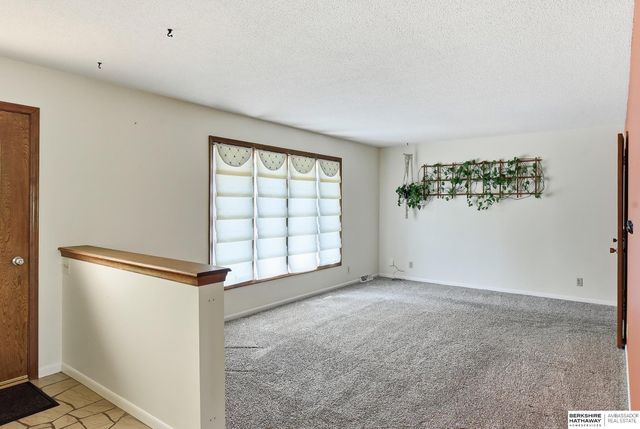 4618 Primrose Lane, Omaha, NE 68157