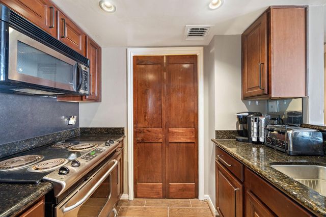 3525 Sage Road 1111, Houston, TX 77056