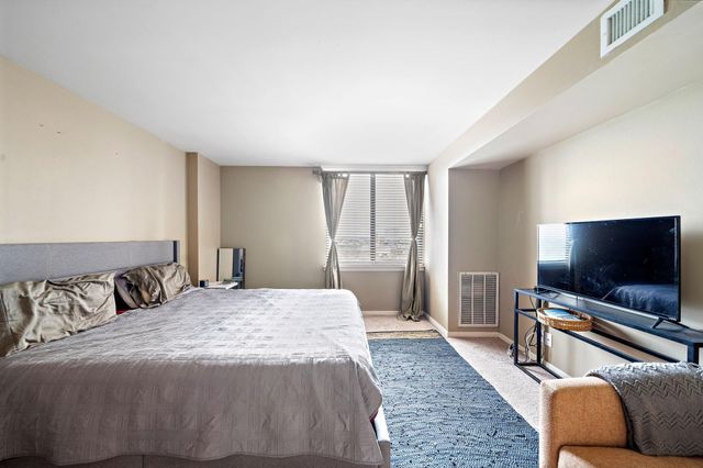 3525 Sage Road 1111, Houston, TX 77056