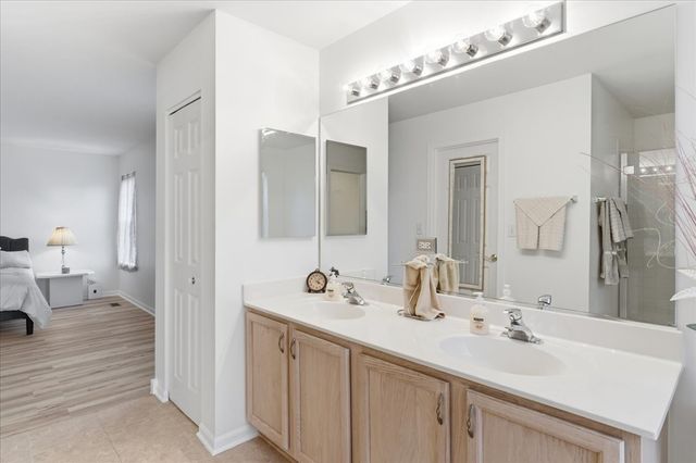 2886 Camden Drive, West Chicago, IL 60185