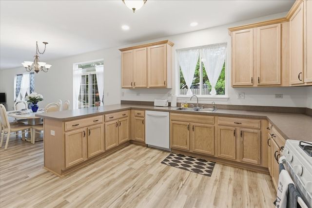 2886 Camden Drive, West Chicago, IL 60185
