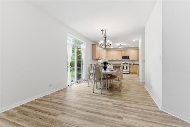 2886 Camden Drive, West Chicago, IL 60185