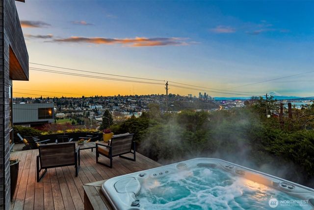2506 W Halladay Street, Seattle, WA 98199