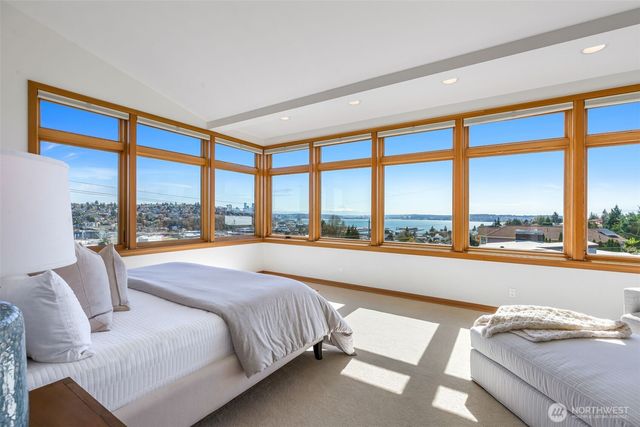 2506 W Halladay Street, Seattle, WA 98199
