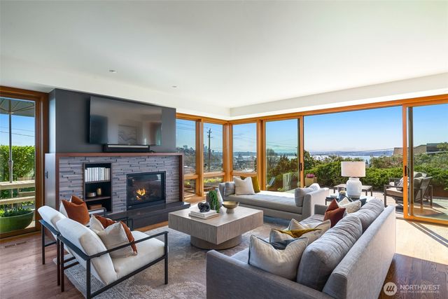 2506 W Halladay Street, Seattle, WA 98199