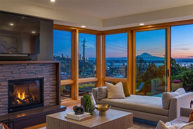 2506 W Halladay Street, Seattle, WA 98199