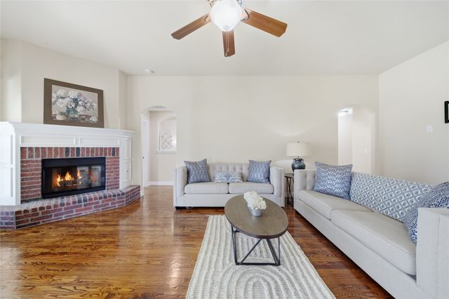 6010 S 15th Place, Broken Arrow, OK 74011