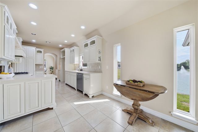6010 S 15th Place, Broken Arrow, OK 74011