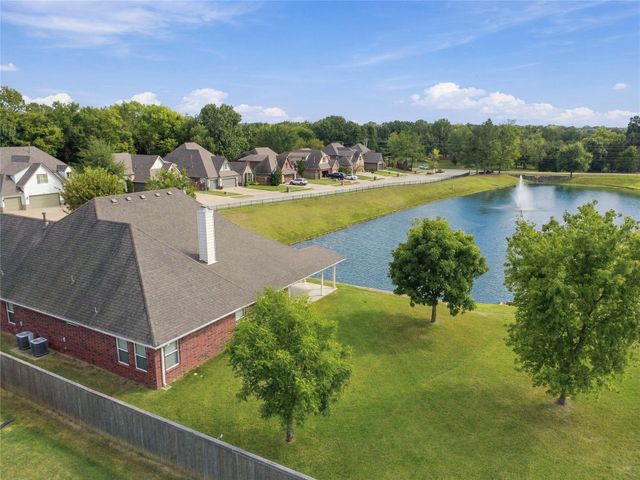 6010 S 15th Place, Broken Arrow, OK 74011