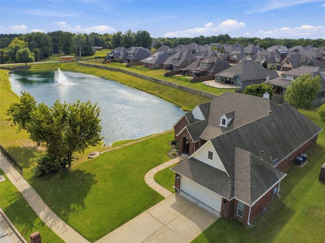 6010 S 15th Place, Broken Arrow, OK 74011