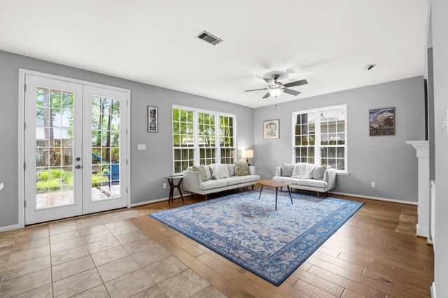 18 Amber Leaf Court, The Woodlands, TX 77381