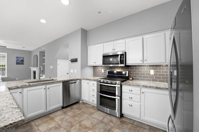 18 Amber Leaf Court, The Woodlands, TX 77381