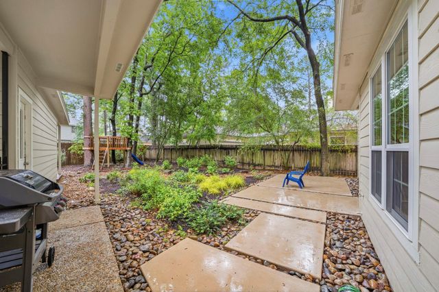 18 Amber Leaf Court, The Woodlands, TX 77381